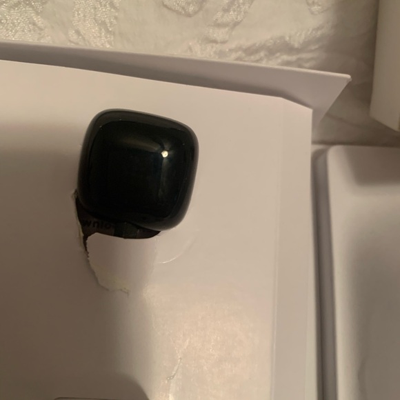 Black Versa 3 Smartwatch with GPS - Picture 5 of 7